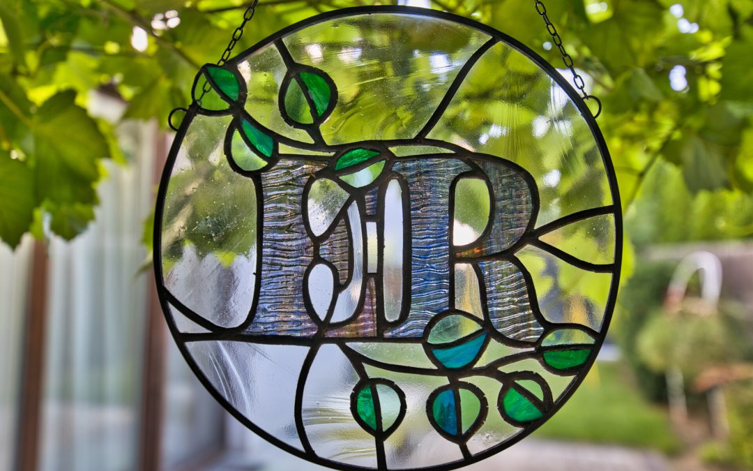 Eucalyptus Reflexology. Szyld z inicjałami.